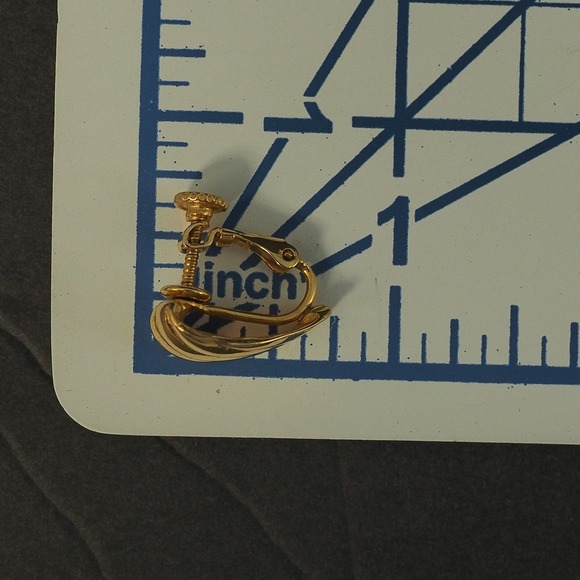 Coro Clip On Earrings Hoop Shrimp Gold Tone Ribbed Textured VTG Signed Estate - Picture 4 of 10